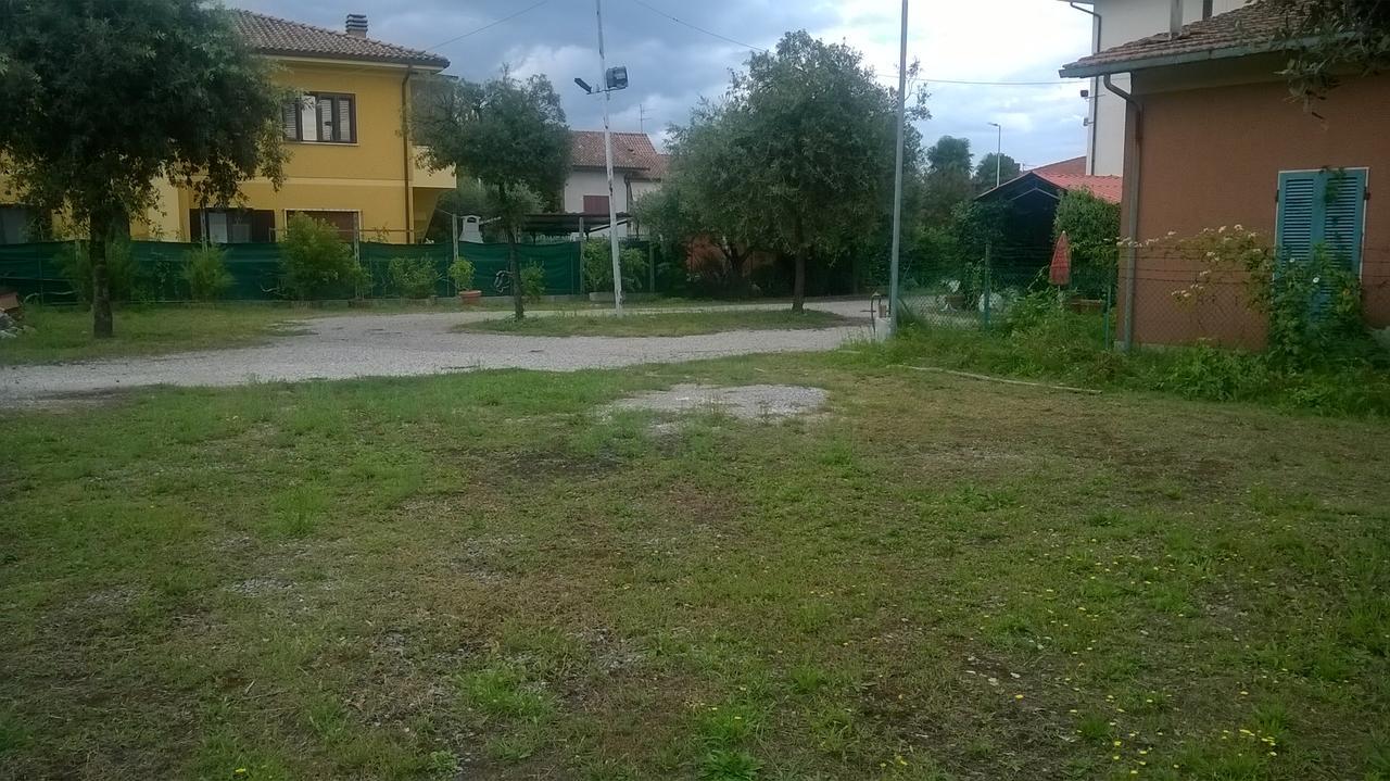 Отель Da Beppe Chiesina Uzzanese Экстерьер фото